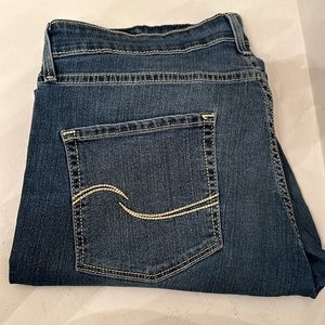 Women’s Levi’s modern skinny jeans